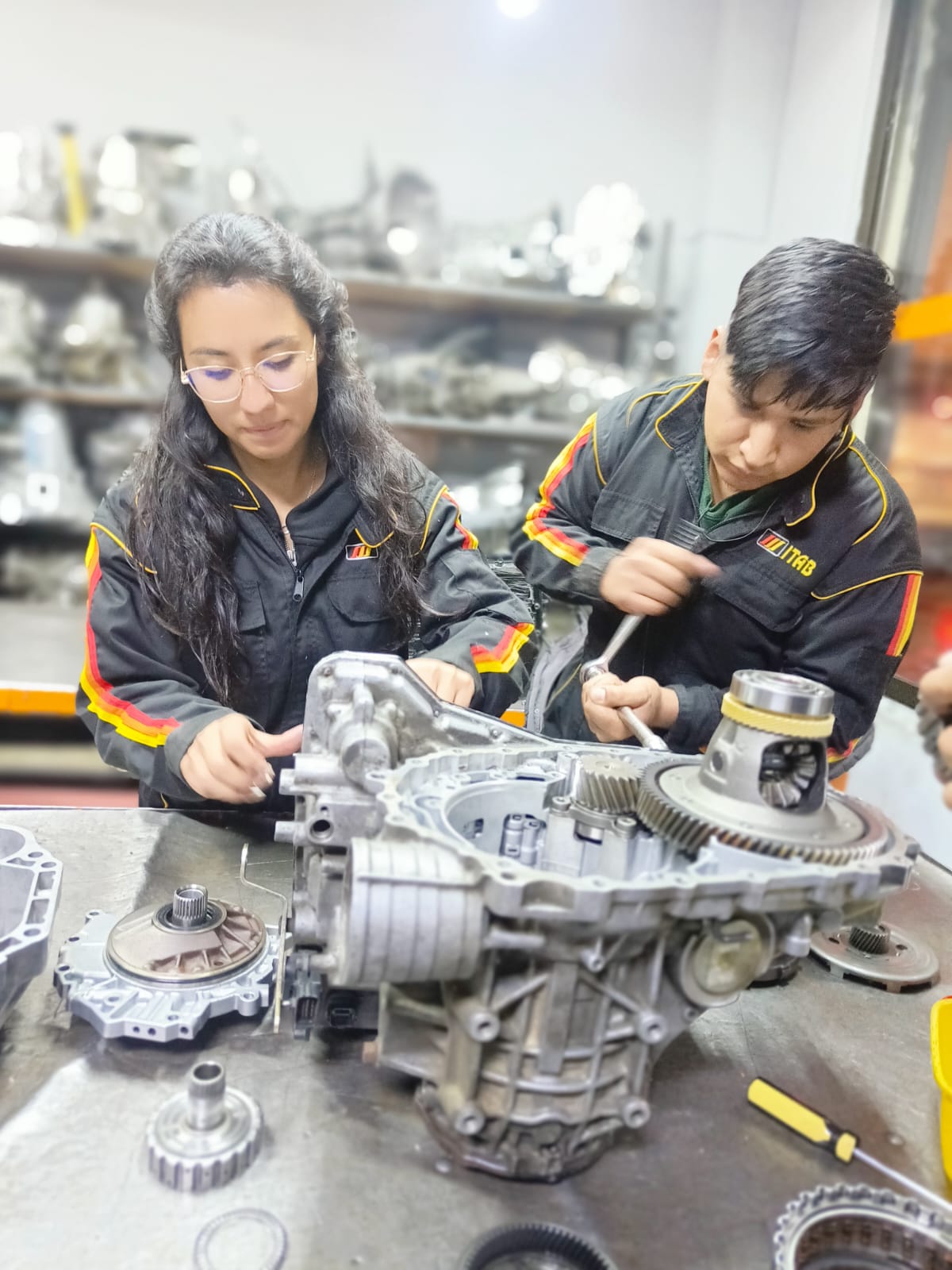 Técnico Medio en Mecánica Automotriz en ITAB Bolivia